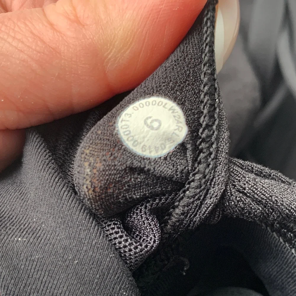 Lululemon Energy Bra for Women, size 6. - Picture 5 of 6